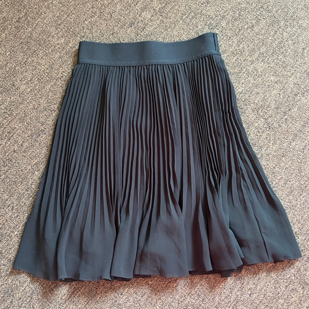 Aritzia Wilfred Black Pleated Skirt